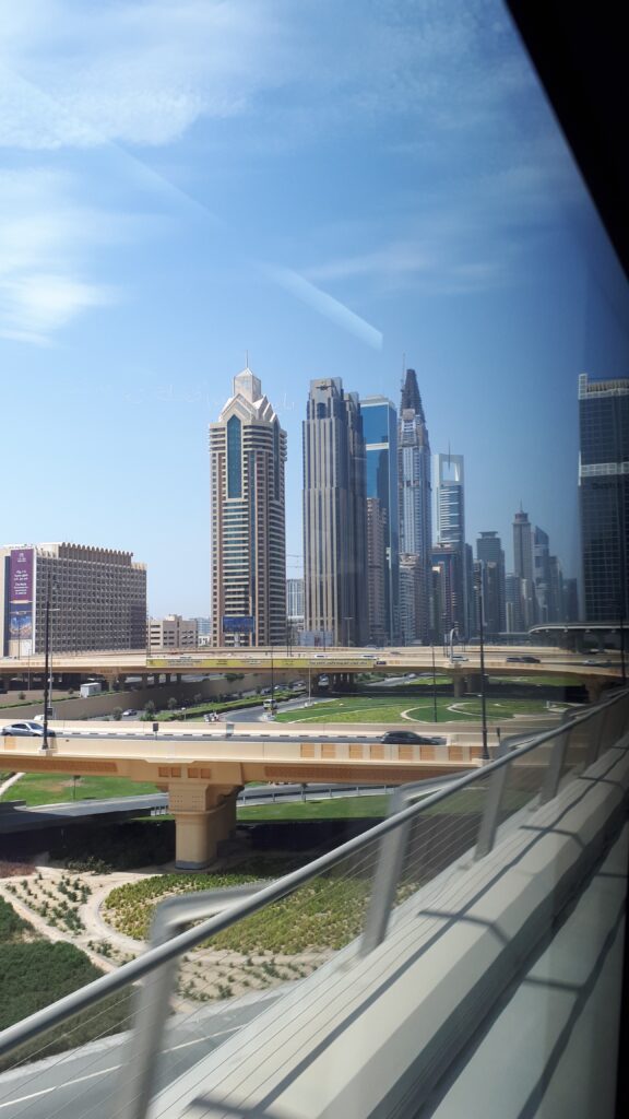 20200711 141816 576x1024 - 4 powody, dla których warto podróżować metrem w Dubaju