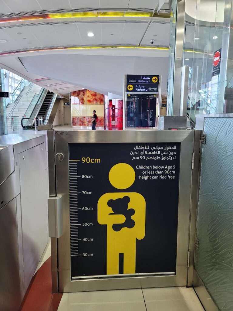 20230518 132331 768x1024 - Ile kosztuje komunikacja miejska w Dubaju? - ceny biletów na metro